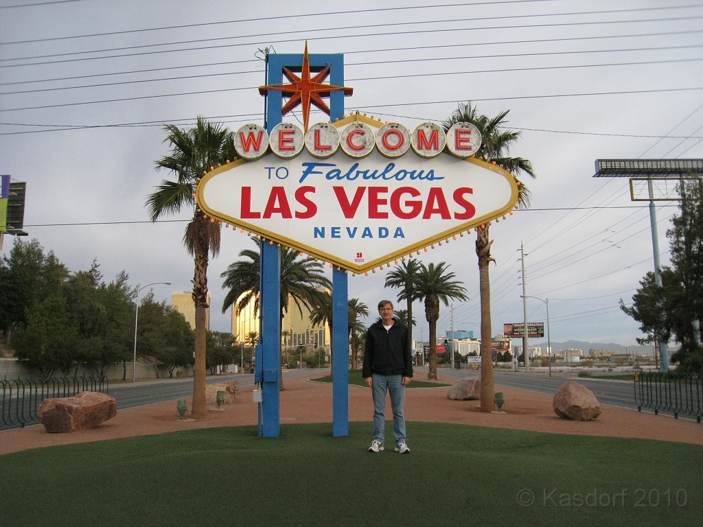 Las Vegas 2010 - Welcome 0041.JPG - The 2010 Las Vegas Fire - Ice and Sweat Tour. Half Marathon, Red Rock Canyon, Casinos, Valley of Fire.... and buffets!